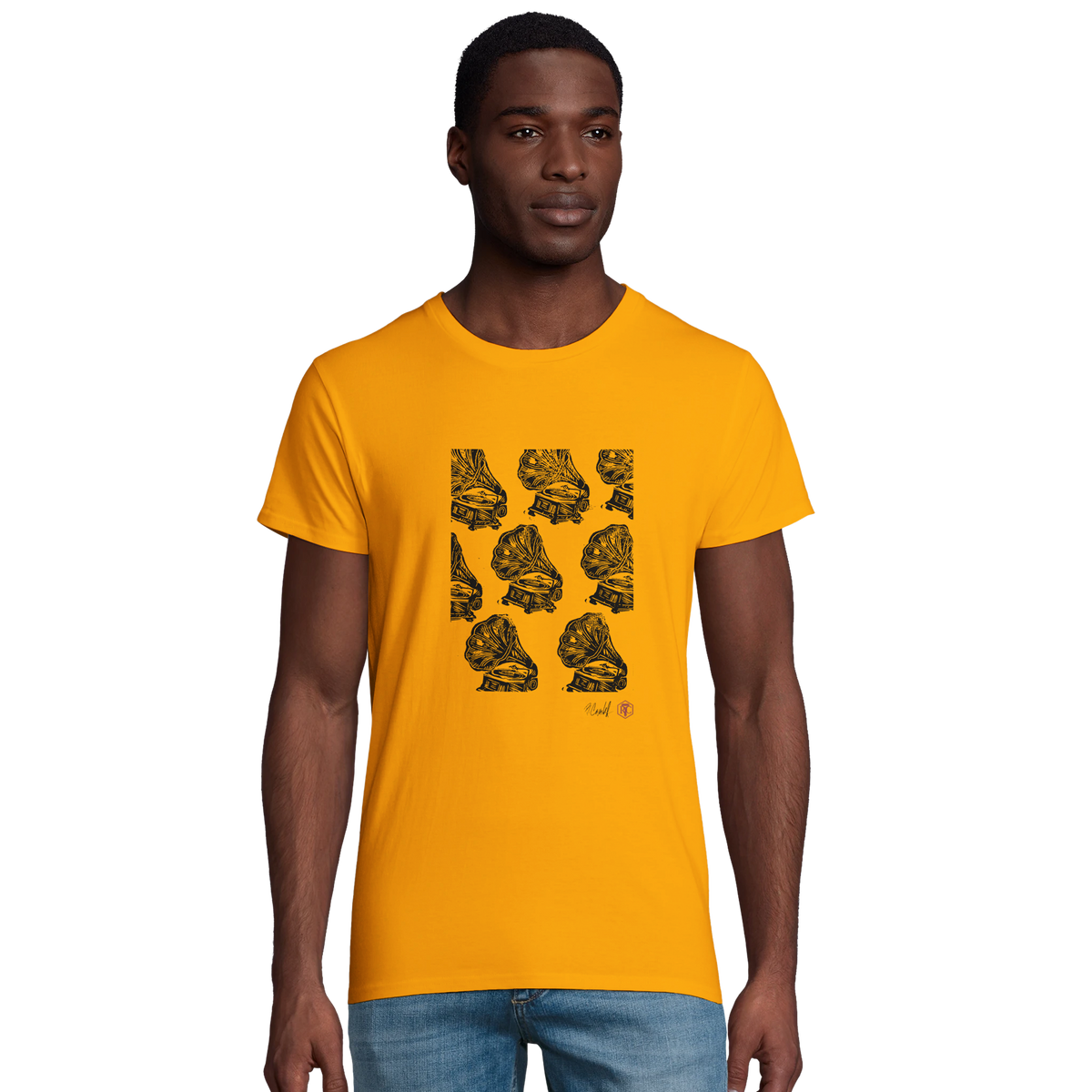 Model wearing T-shirt “Gramophones”, gold, men’s cut – front view