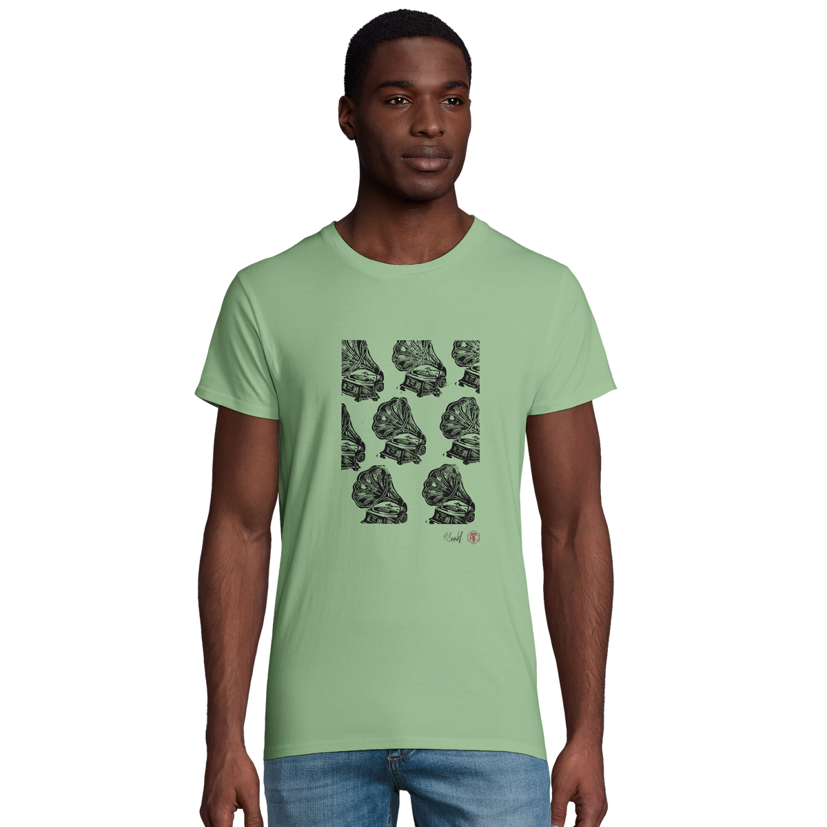 Model wearing T-shirt “Gramophones”, apple green, men’s cut – front view