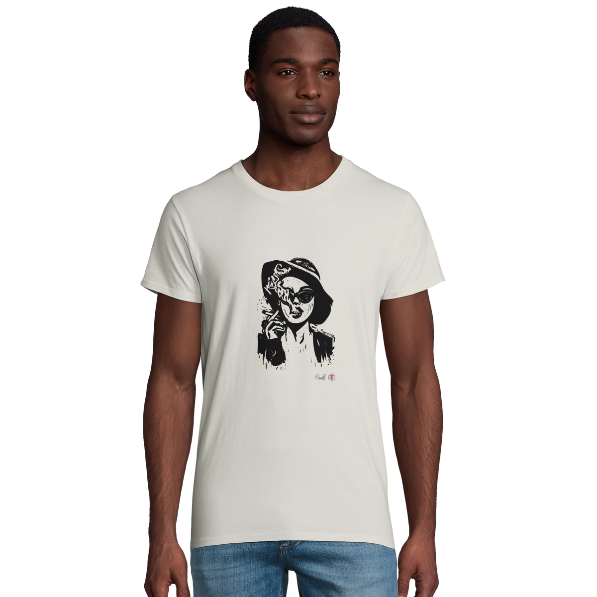 Model wearing T-shirt “Smoke”, ash grey, men’s cut – front view