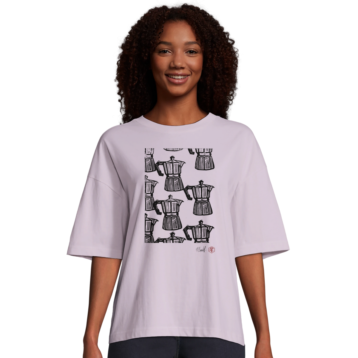 Model wearing T-shirt “Moka”, lilac, women’s cut – front view