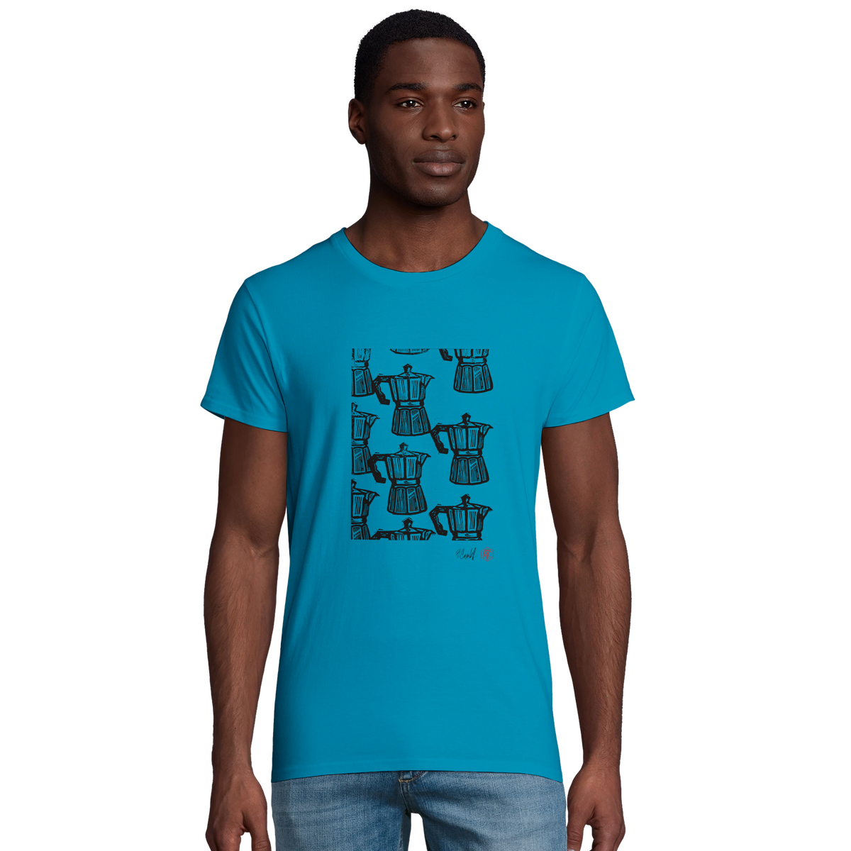 Model wearing T-shirt “Moka”, aqua, men’s cut – front view