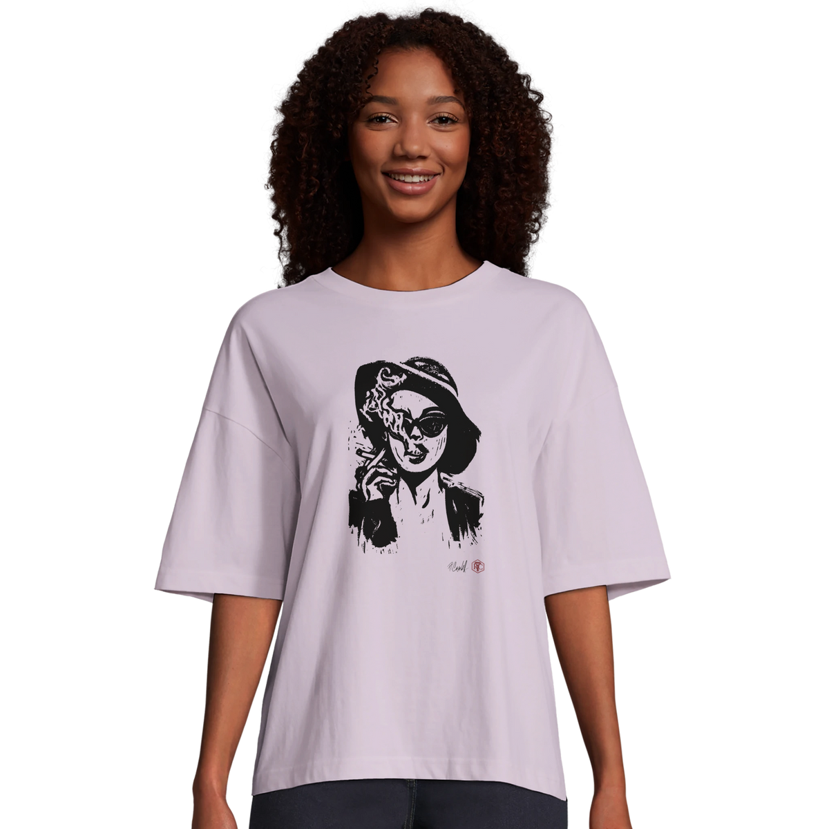 Model wearing T-shirt “Smoke”, lilac, women’s cut – front view