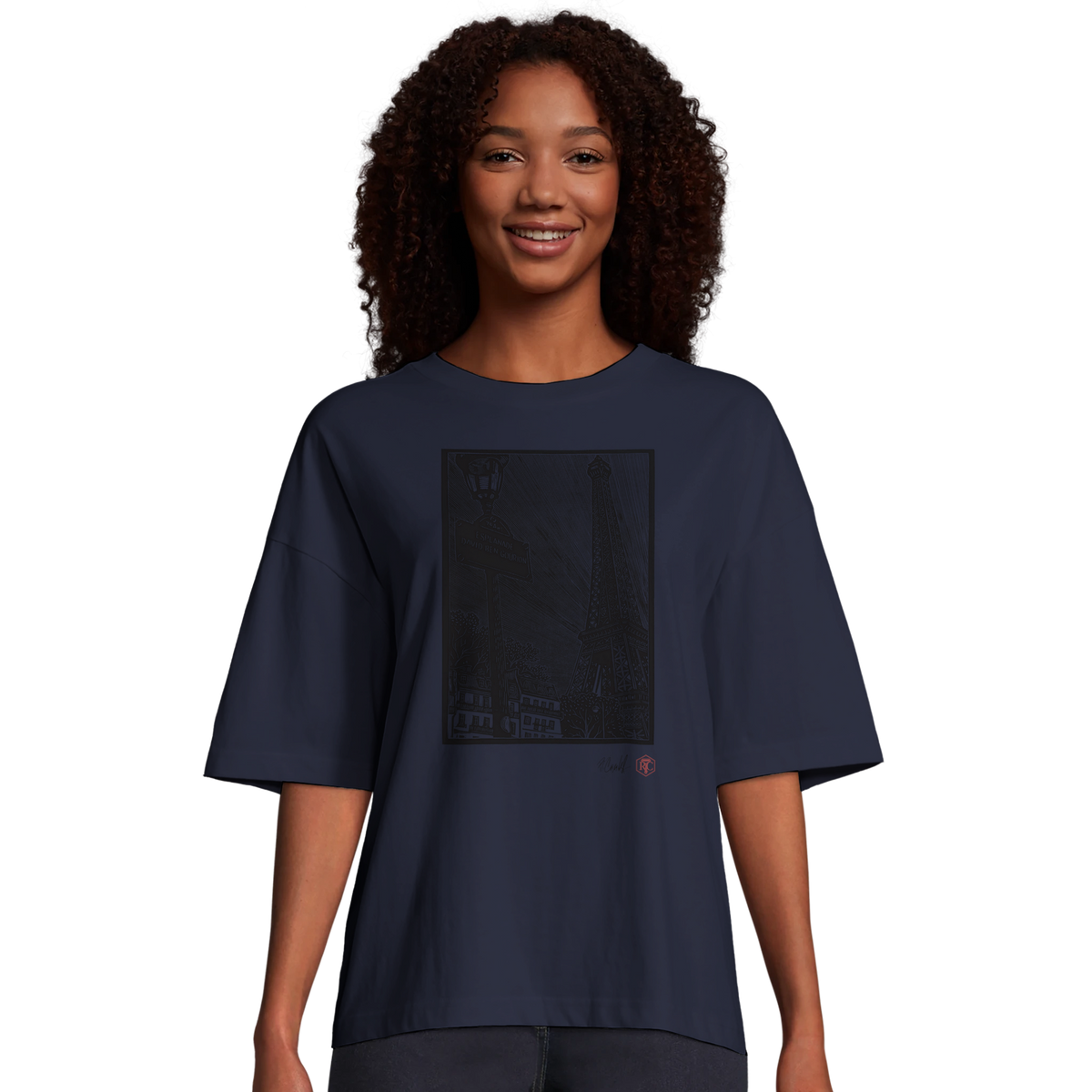 Model wearing T-shirt “Esplanade, Paris”, navy blue, women’s cut – front view