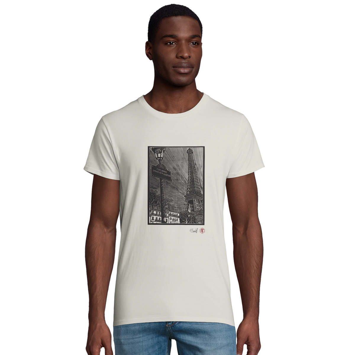 Model wearing T-shirt “Esplanade, Paris”, ash grey, men’s cut – front view