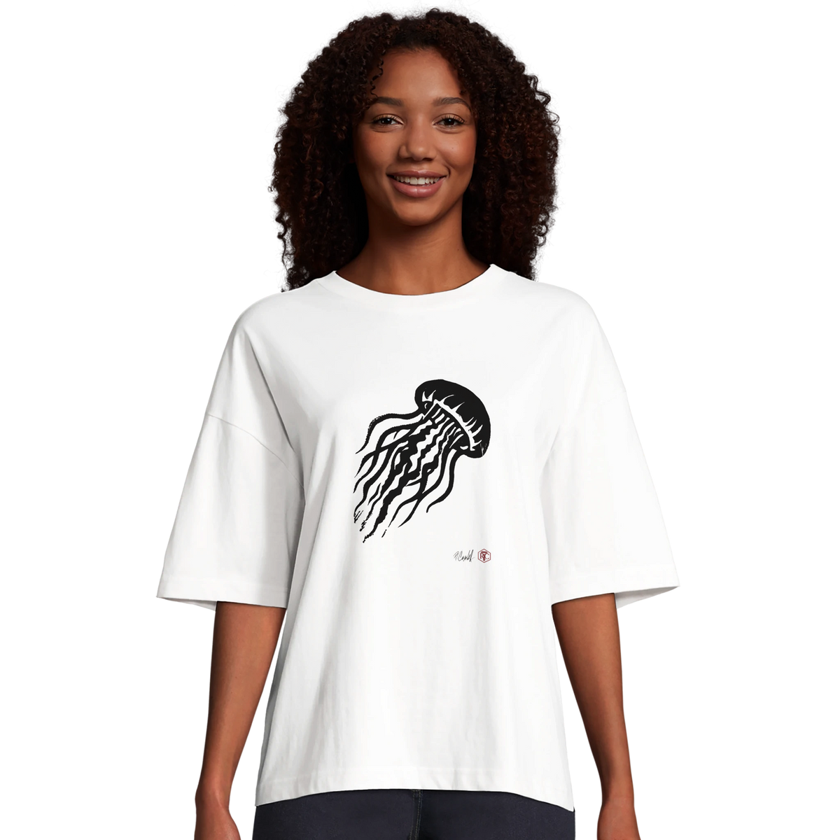 Model wearing T-shirt “Jellyfish”, white, women’s cut – front view