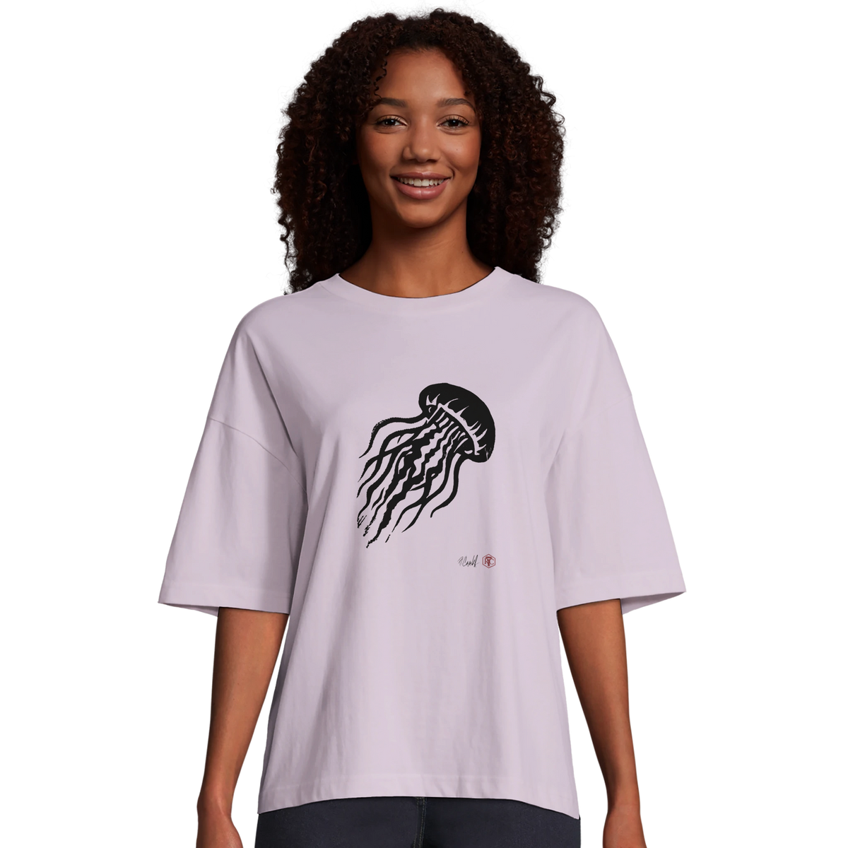 Model wearing T-shirt “Jellyfish”, lilac, women’s cut – front view