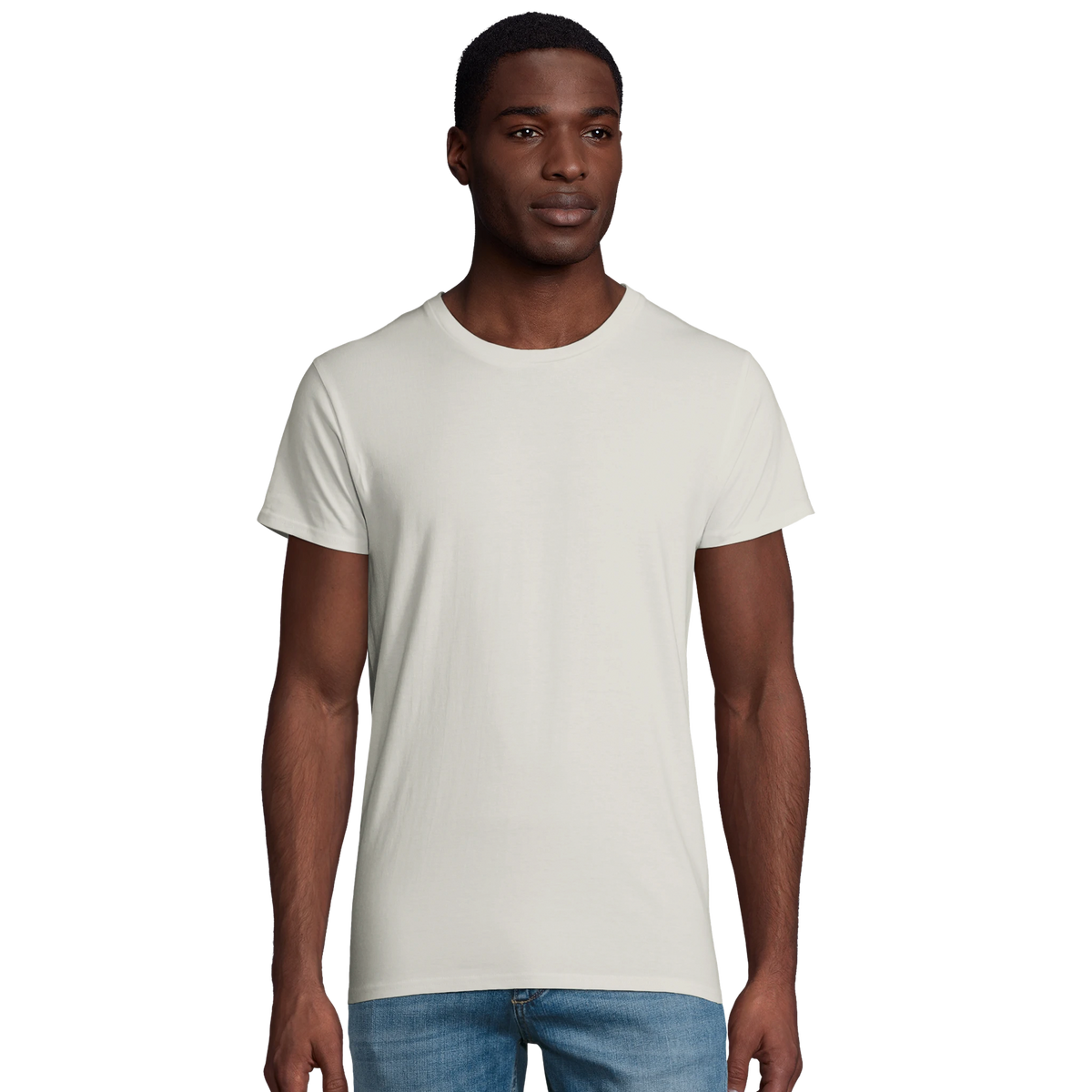 Model wearing T-shirt “Raven”, ash grey, men’s cut – front view