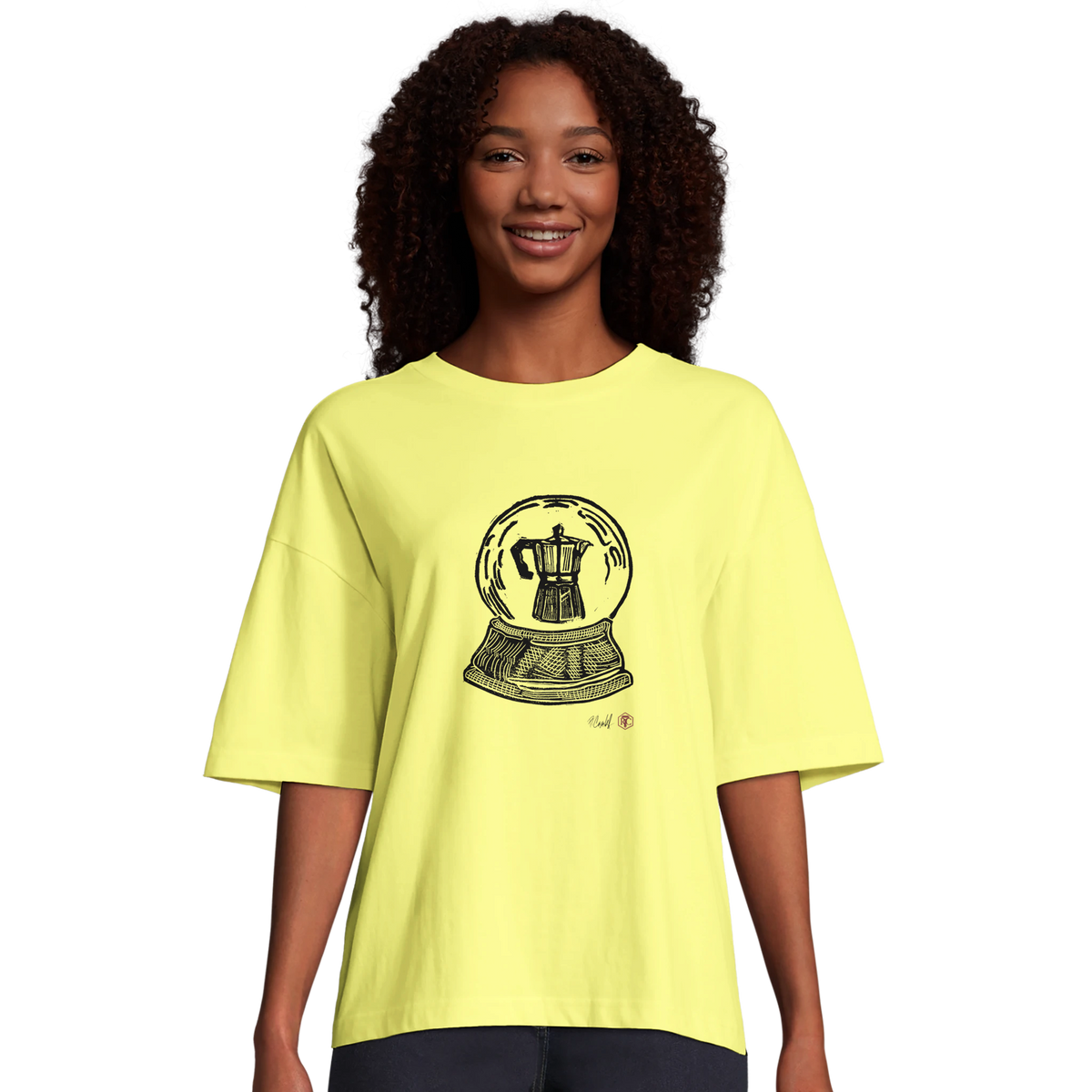 Model wearing T-shirt “Snow Globe Moka Pot”, light yellow, women’s cut – front view