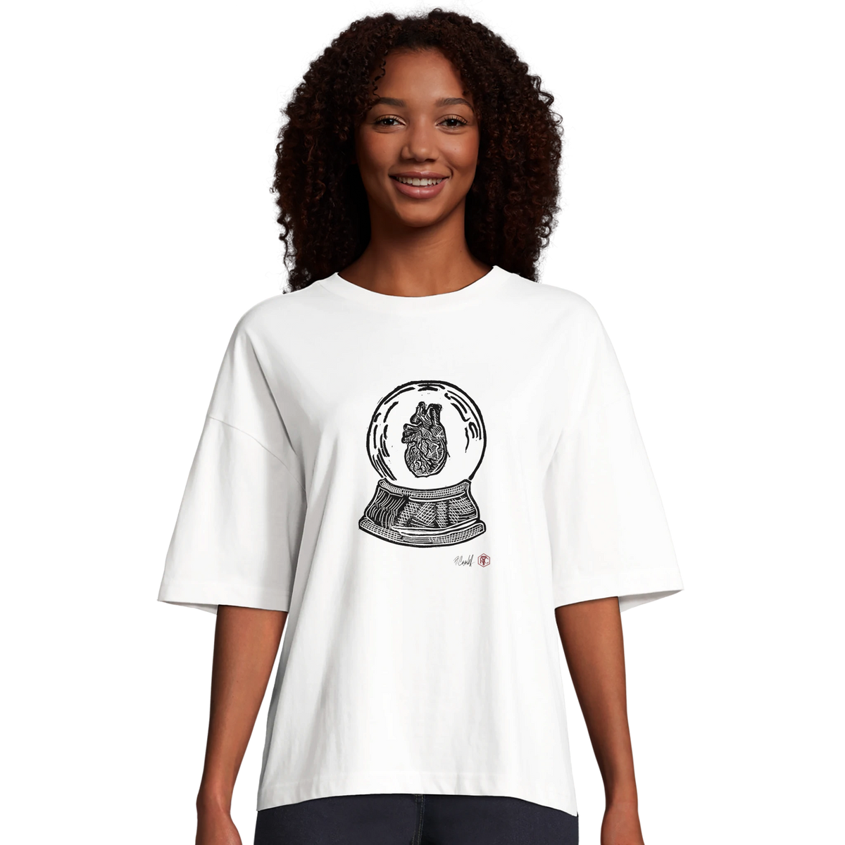 Model wearing T-shirt “Snow Globe Heart”, white, women’s cut – front view